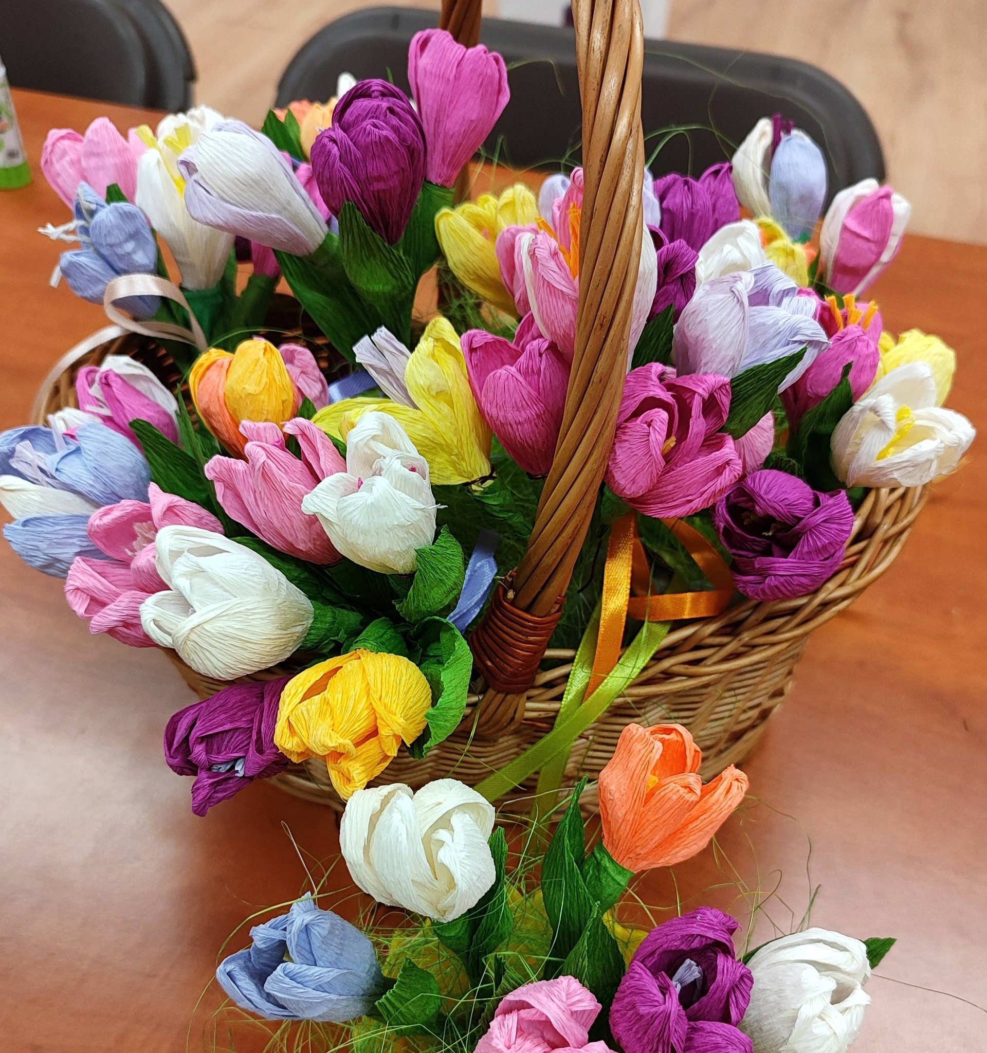 wiosenne kwiaty z krepiny