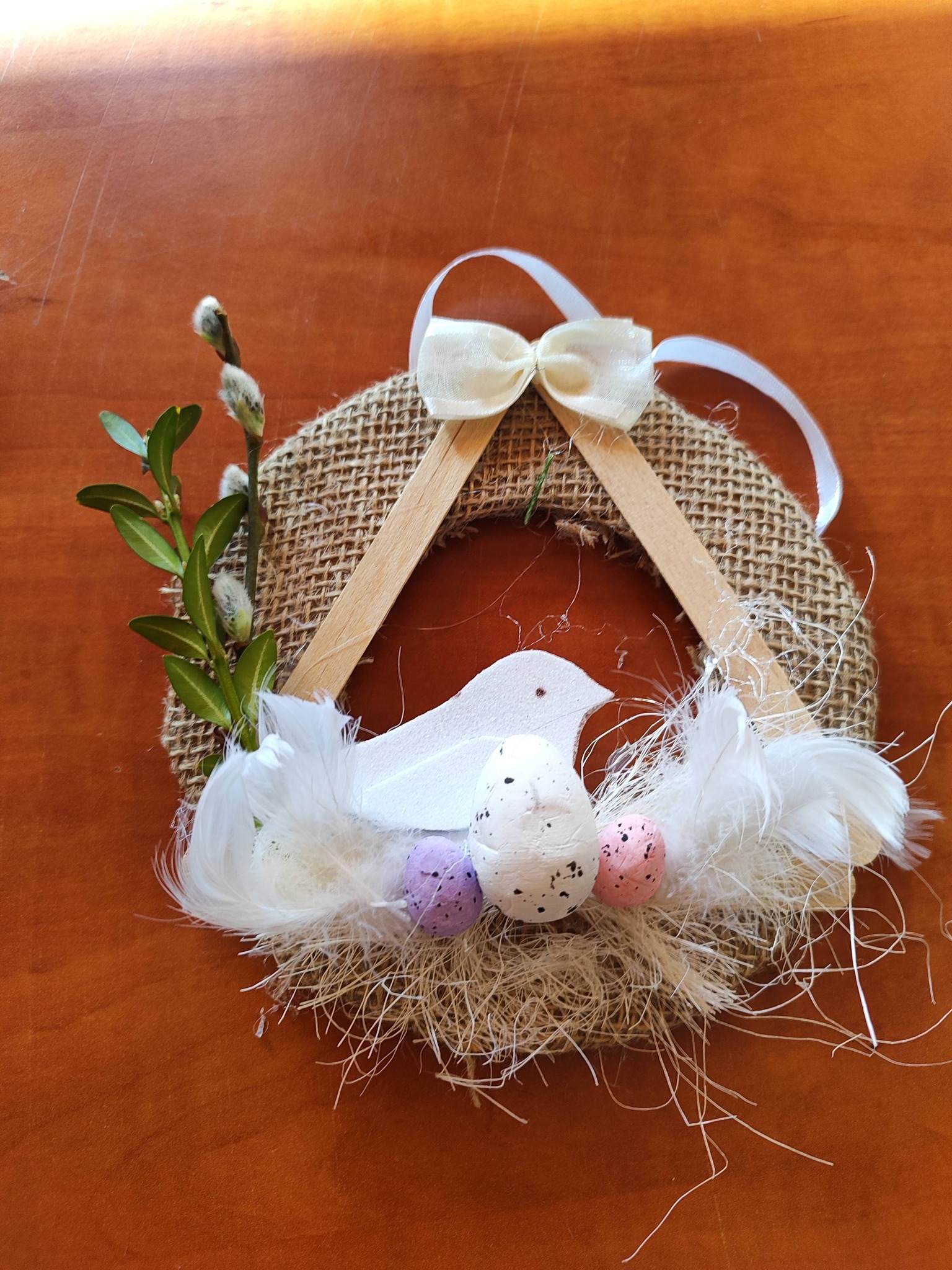 gniazdko z juty z ptaszkiem