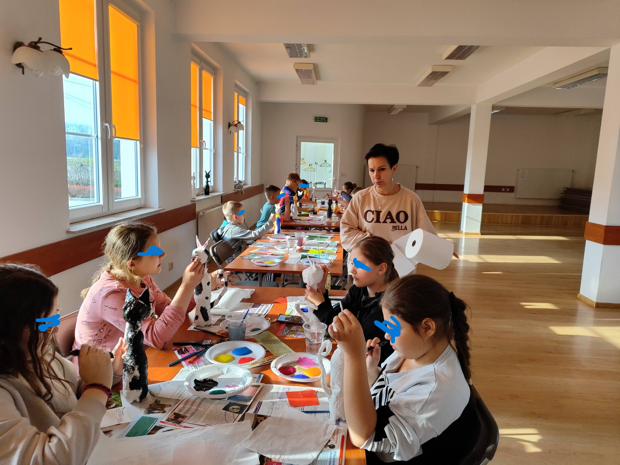 grupa warsztatowa przy pracy