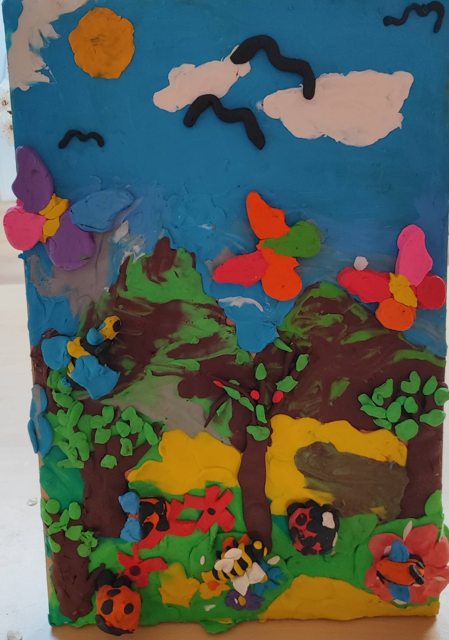 wiosenne symbole z plasteliny do totemu