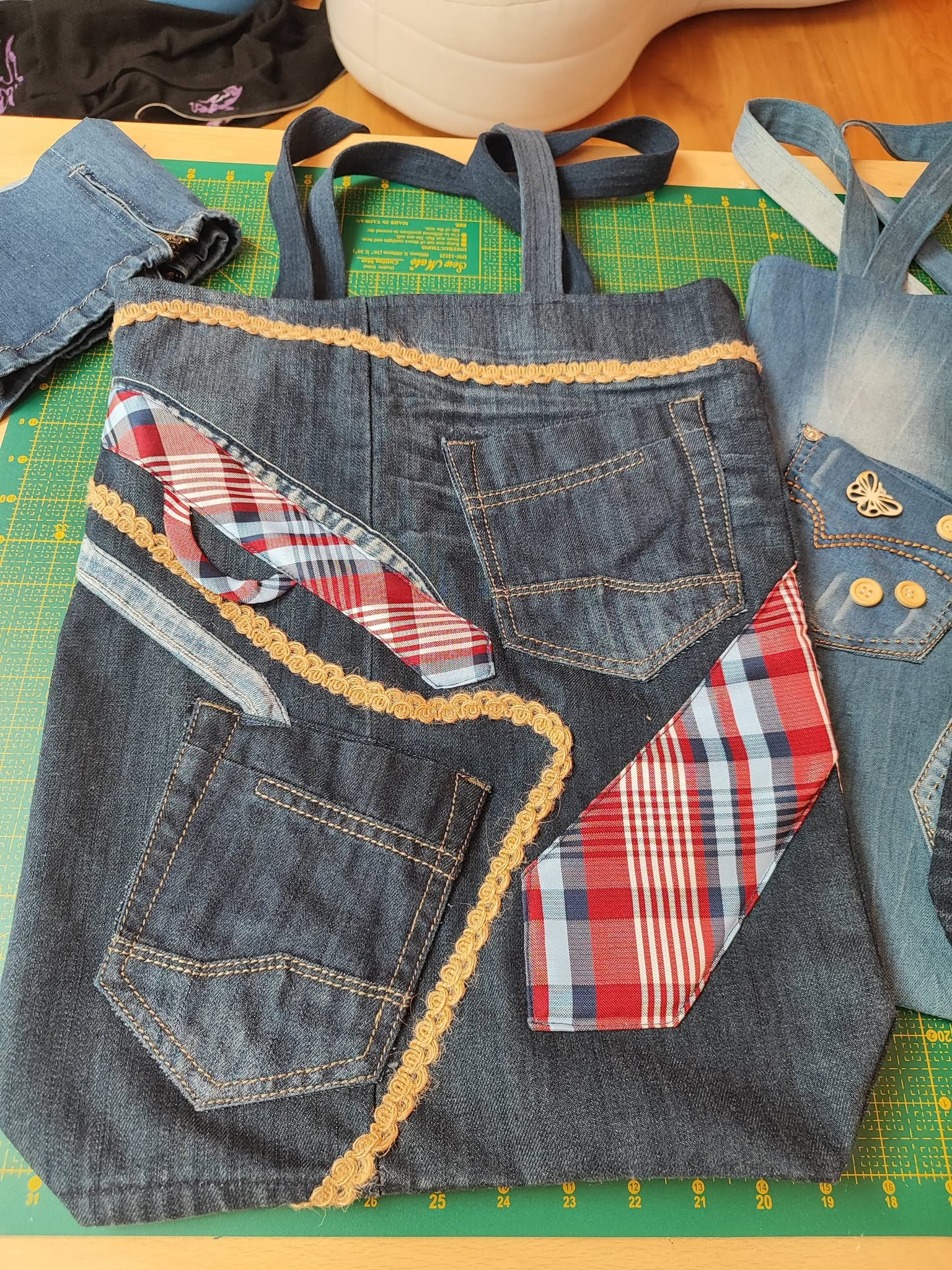 patchwork inaczej, torba jeansowa ze wstawka z krawata