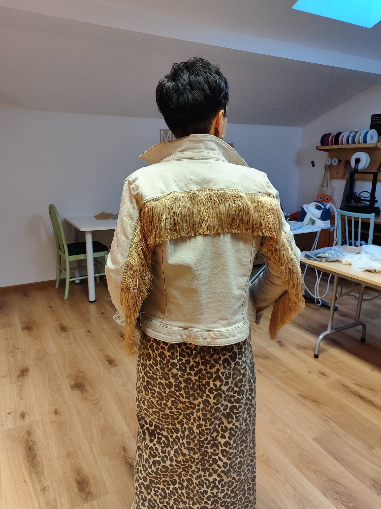 bluza ozdobiona frędzlami