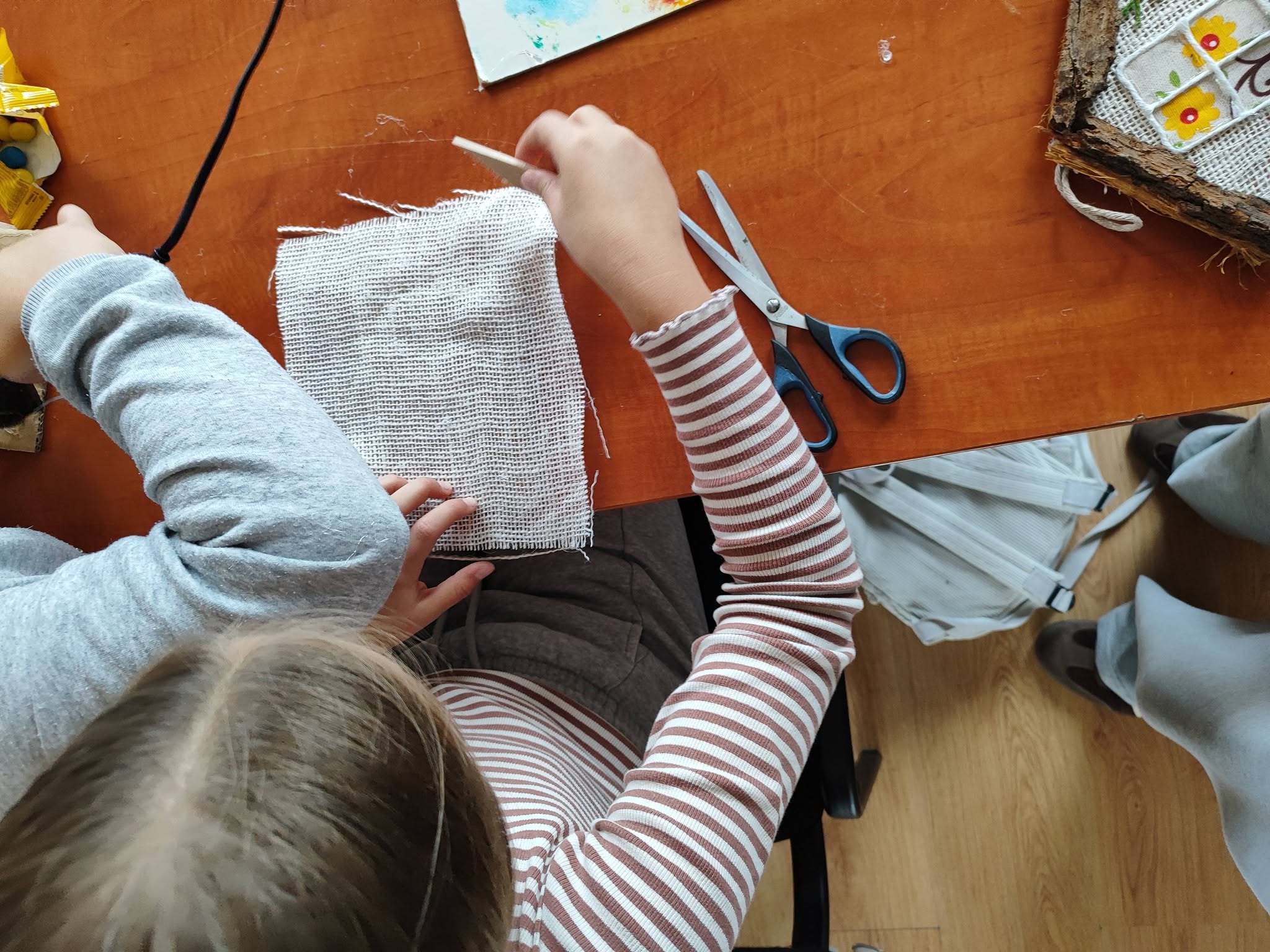 dziewczynka podczas warsztatów
