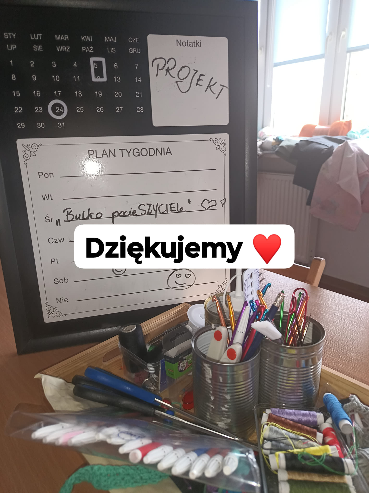 Nazwa projektu na tablicy z napisem dziękujemy