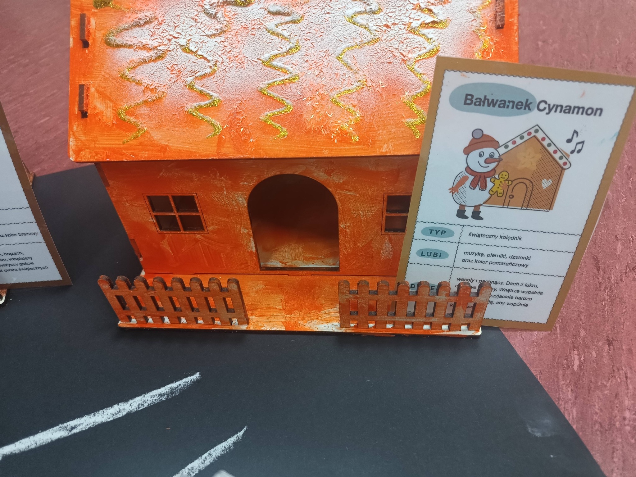 gotowa praca dziecka domek pomarańczowy