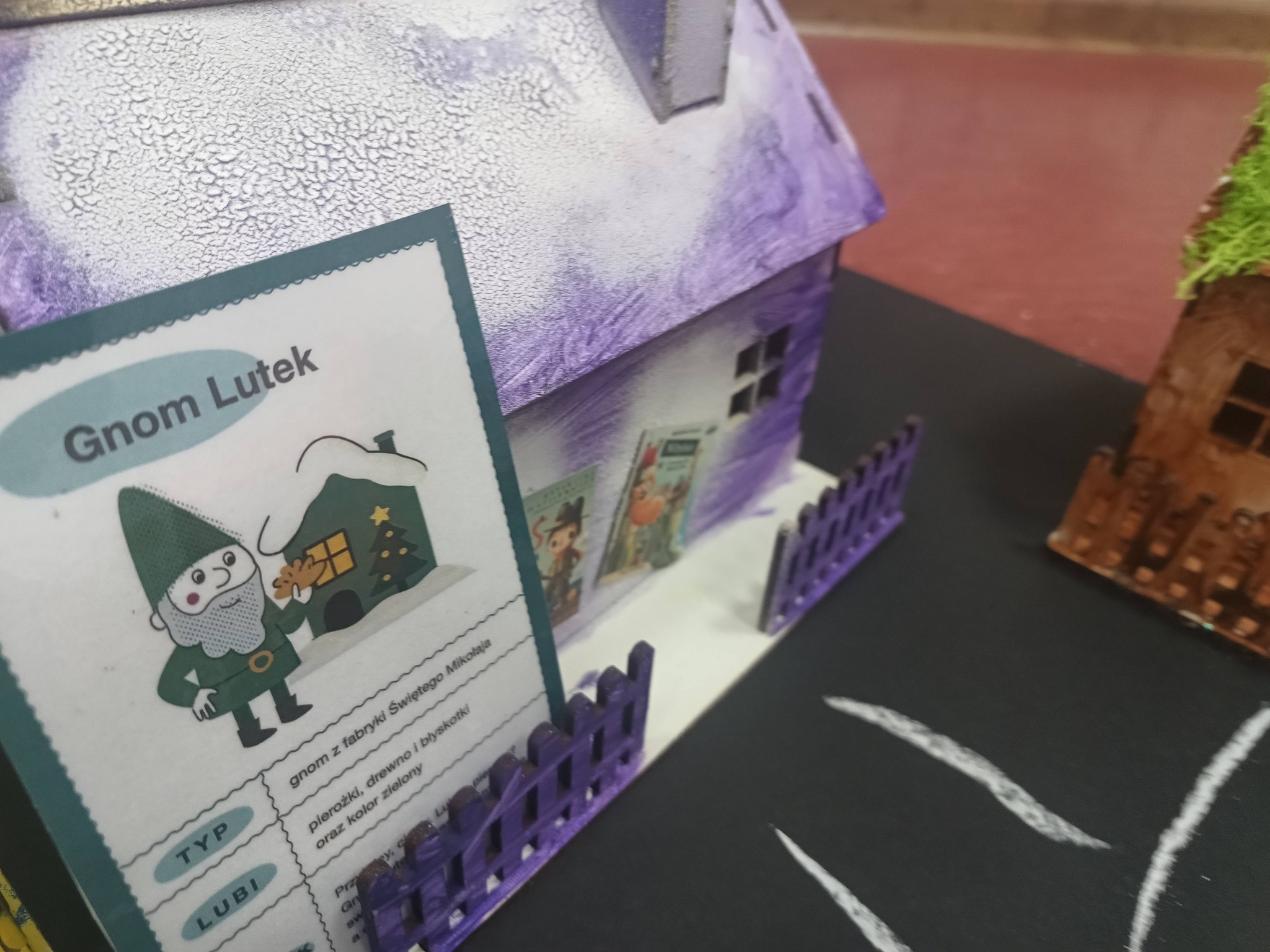 gotowa praca dziecka domek fioletowy