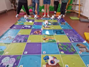Na zdjęciu znajdują się roboty photon podczas warsztatów w pracowni.