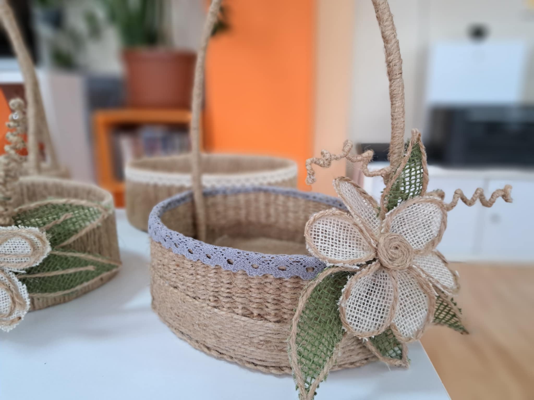 Koszyczek ze sznurka.