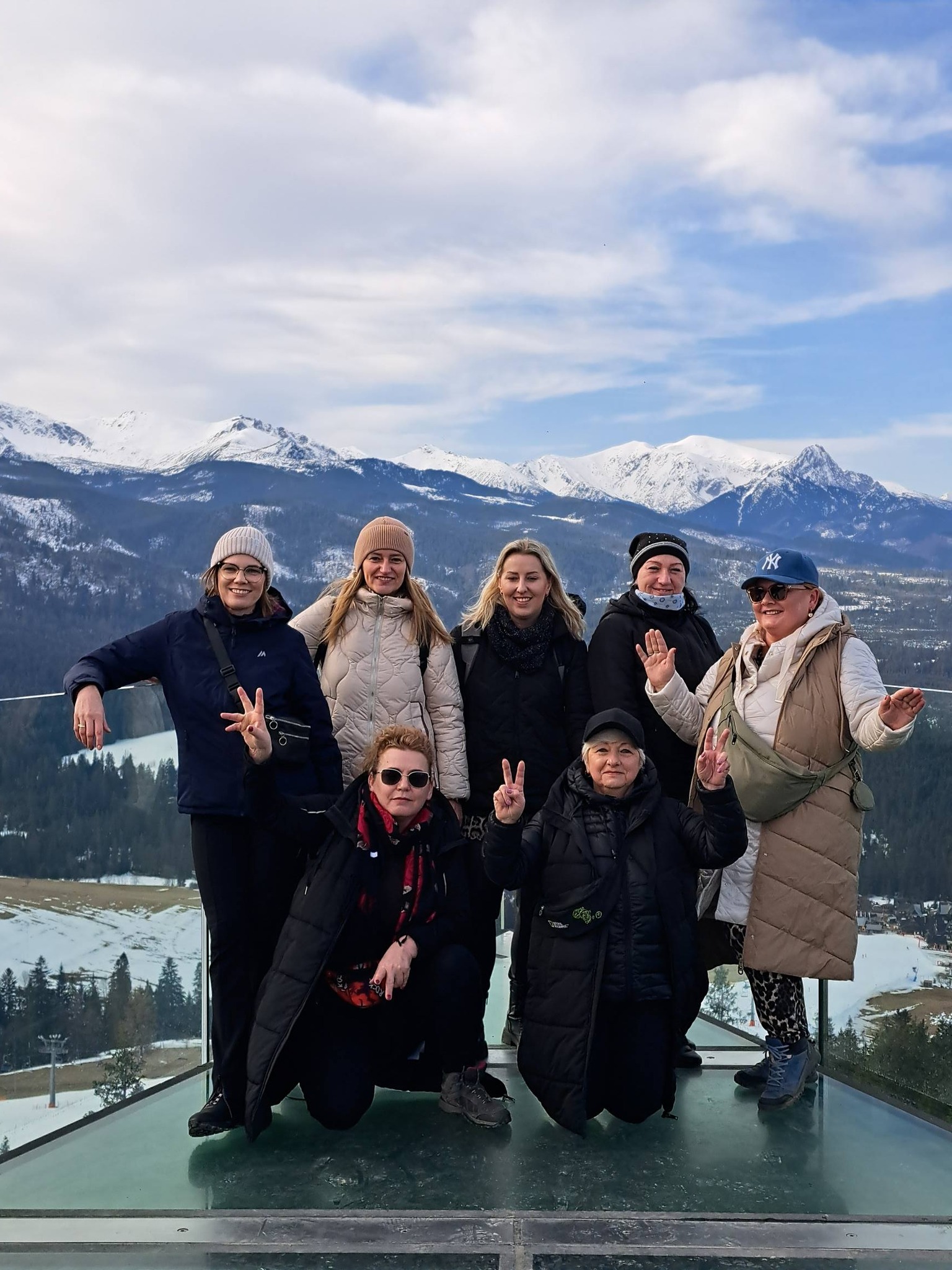 Kobiety na tle Tatr.