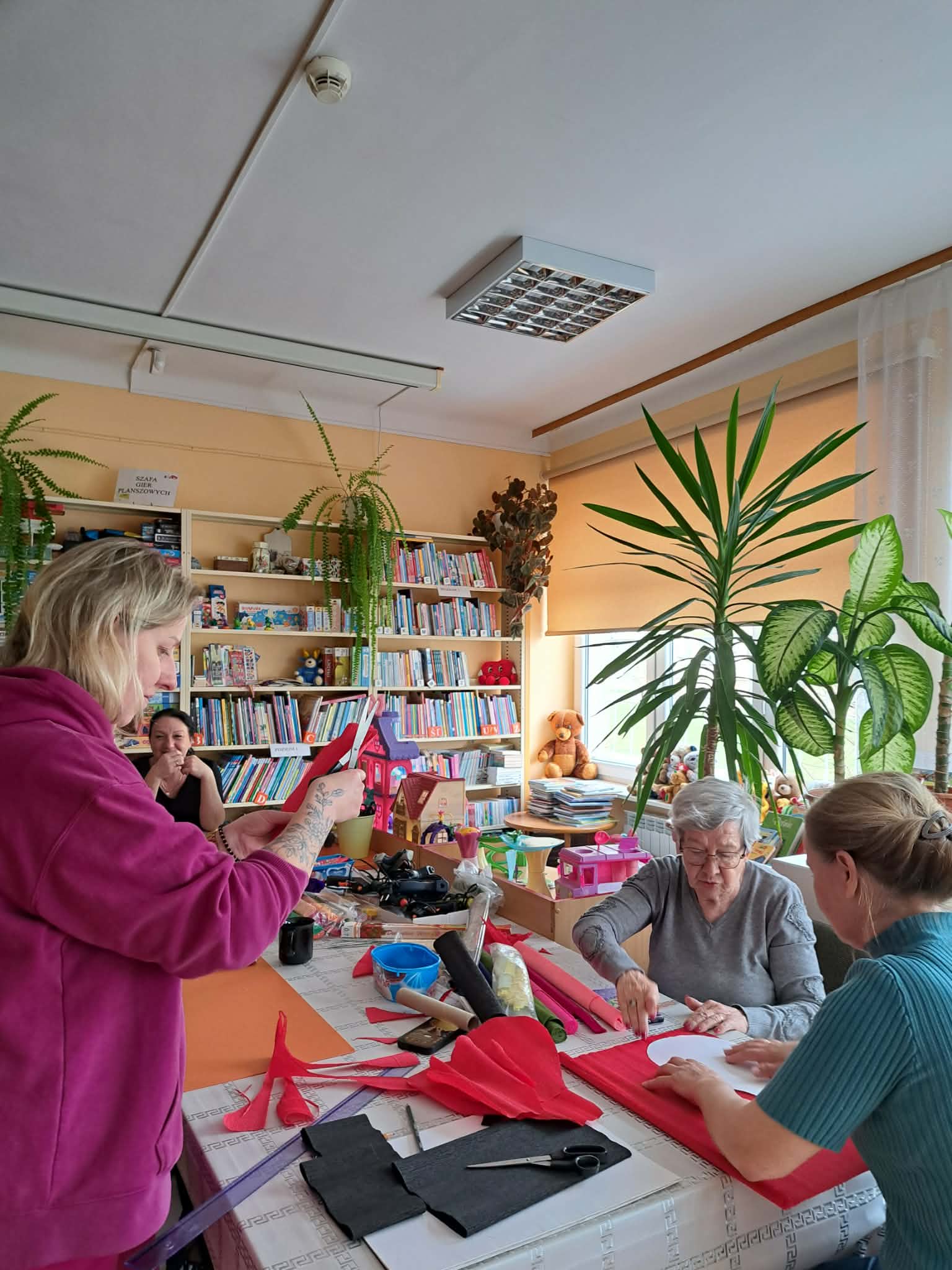 Warsztaty tworzenia kwiatów XXL z krepiny