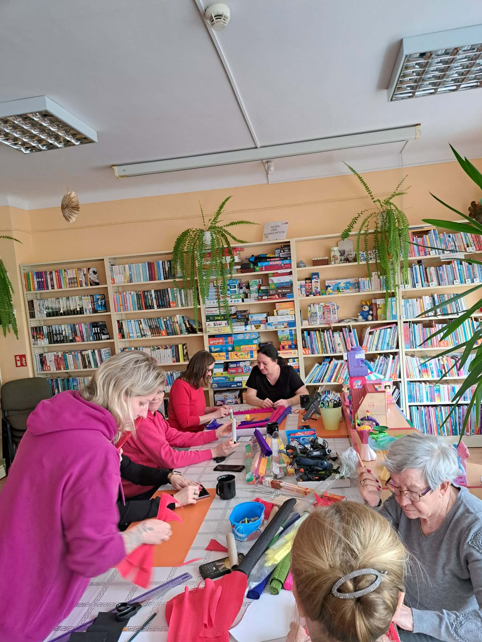 Warsztaty tworzenia kwiatów XXL z krepiny