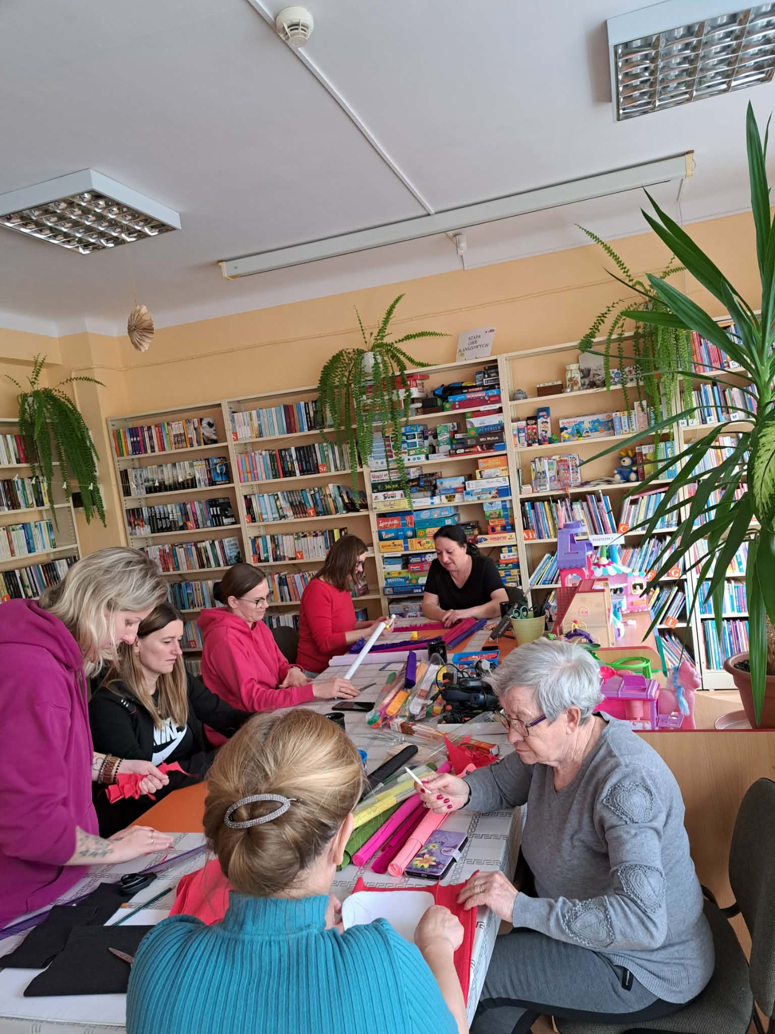 Warsztaty tworzenia kwiatów XXL z krepiny