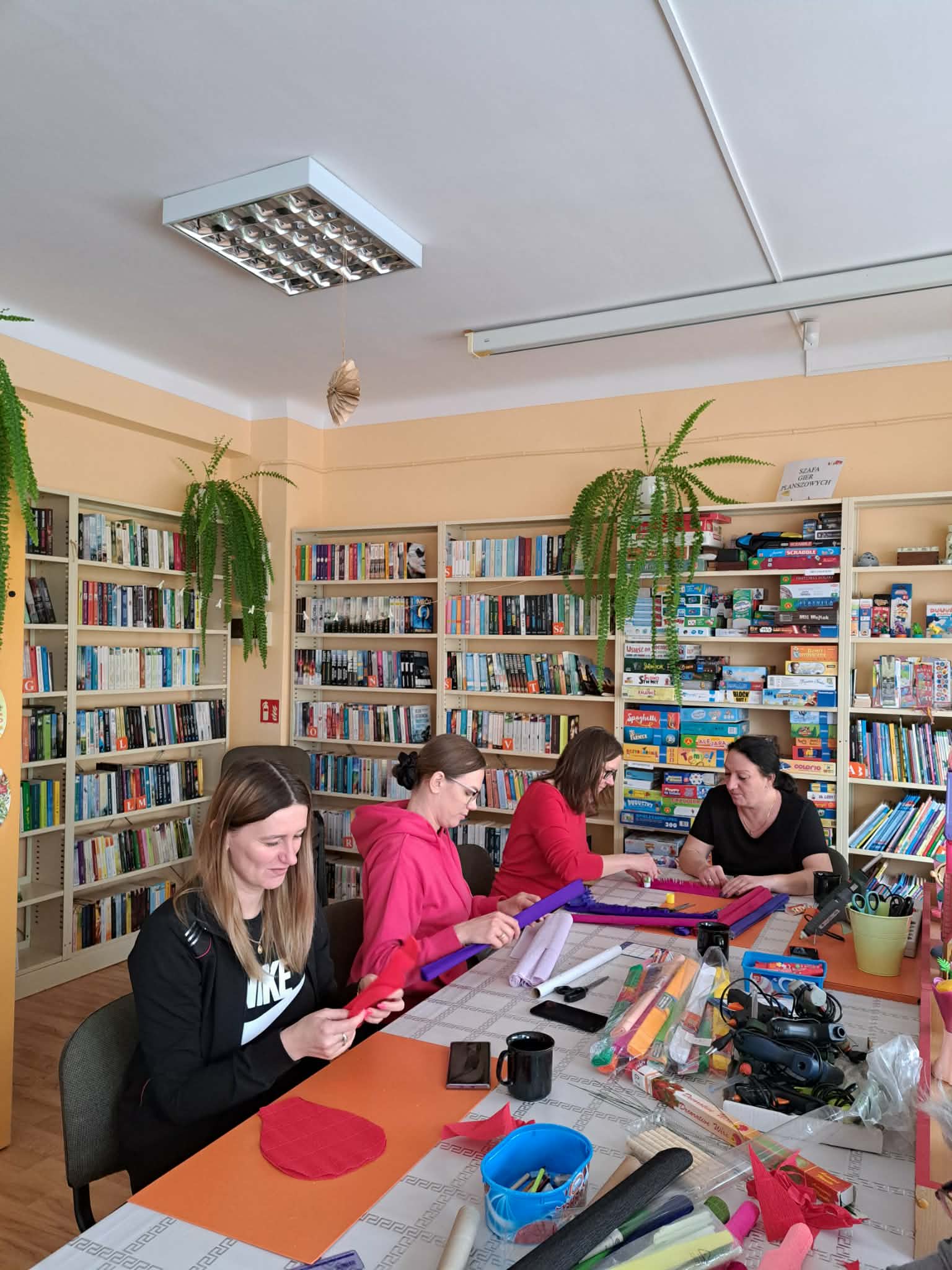 Warsztaty tworzenia kwiatów XXL z krepiny