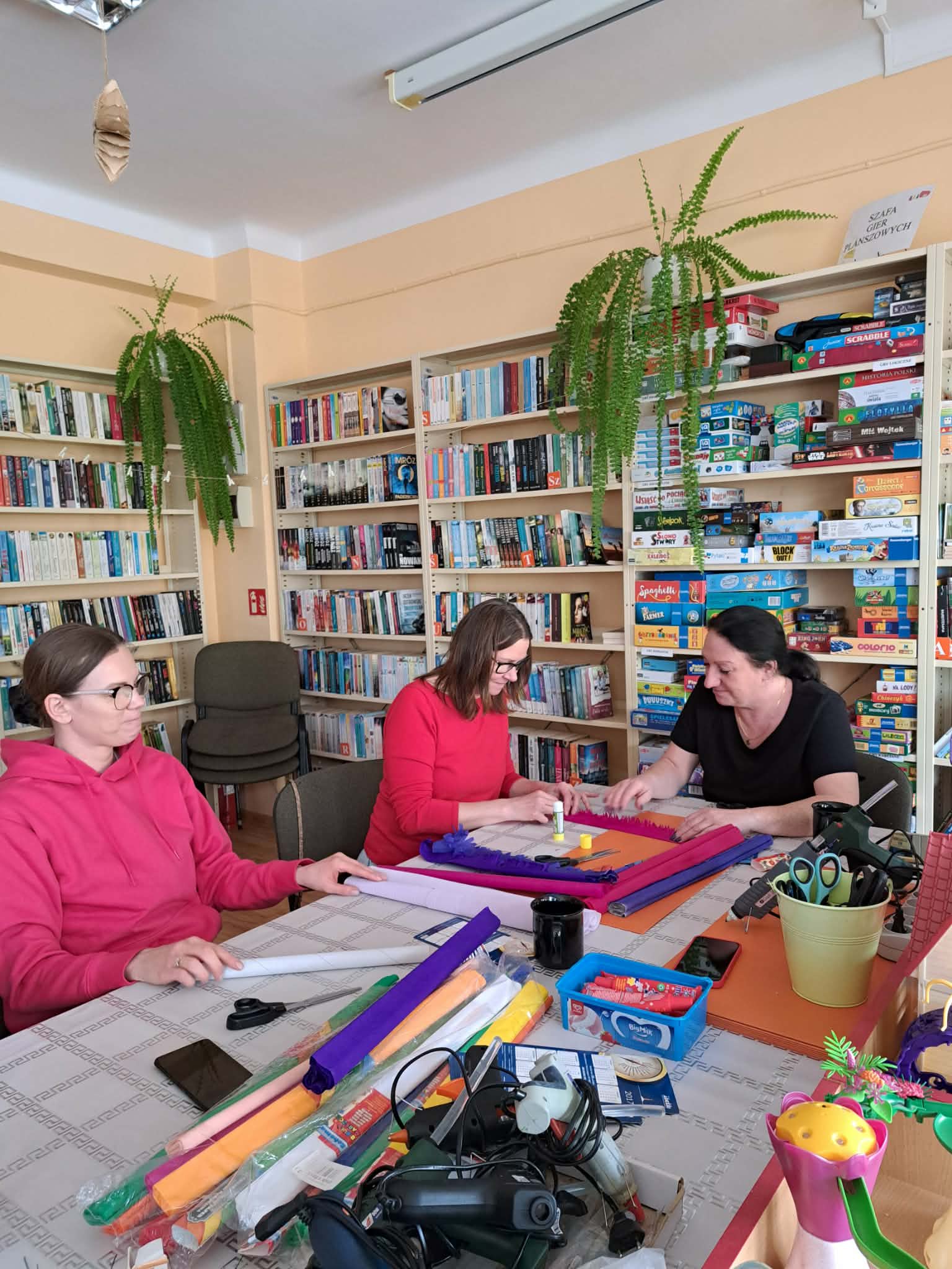 Warsztaty tworzenia kwiatów XXL z krepiny