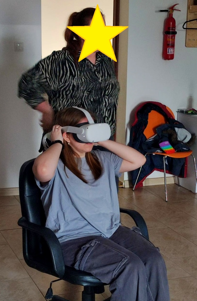 Dziewczyna w goglach VR.