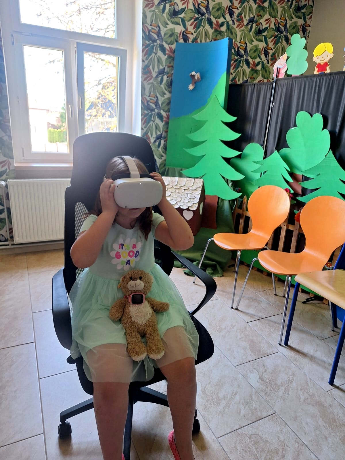 dziewczynka w goglach vr