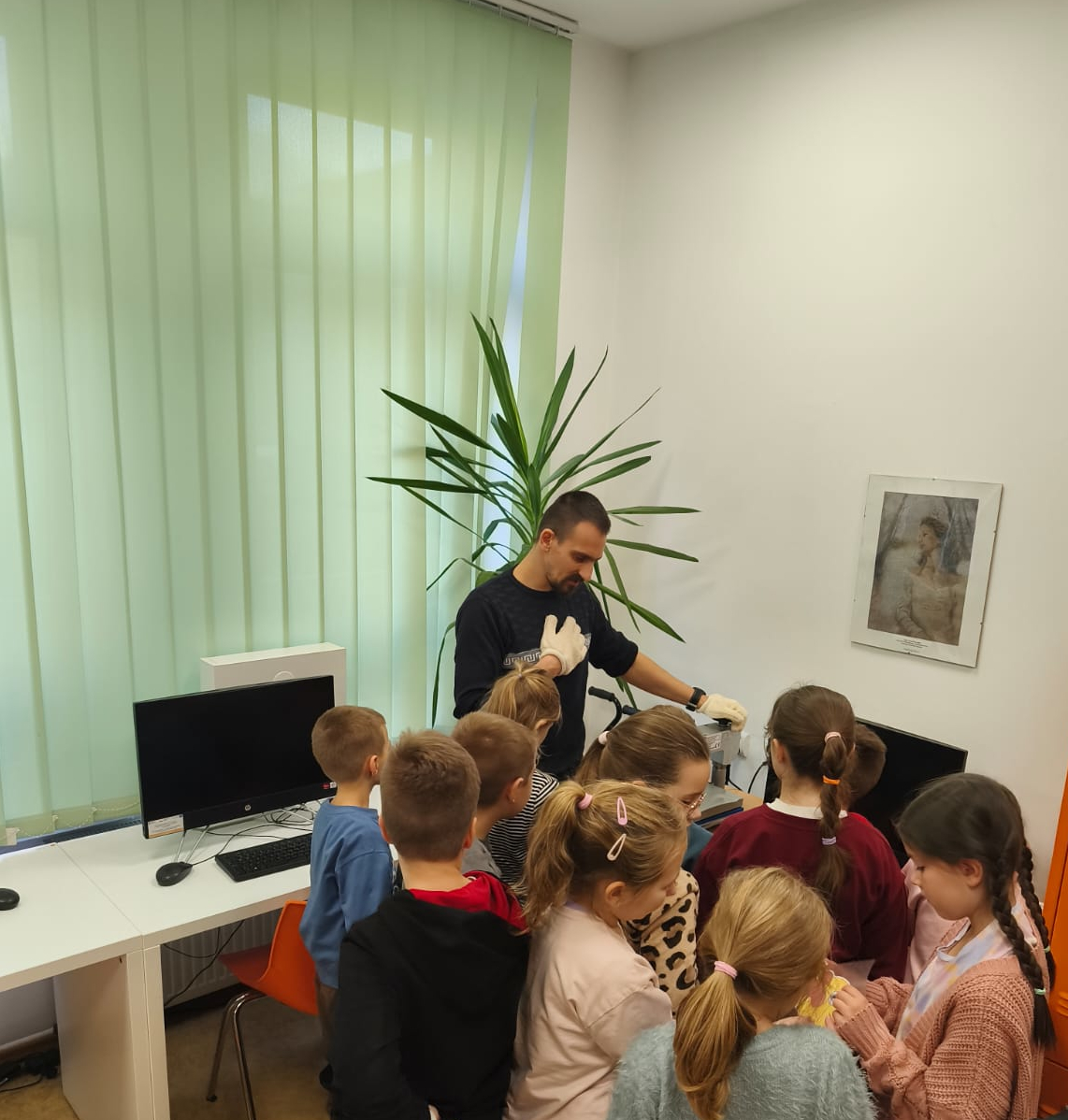 Pokaz obsługi prasy sublimacyjnej płaskiej