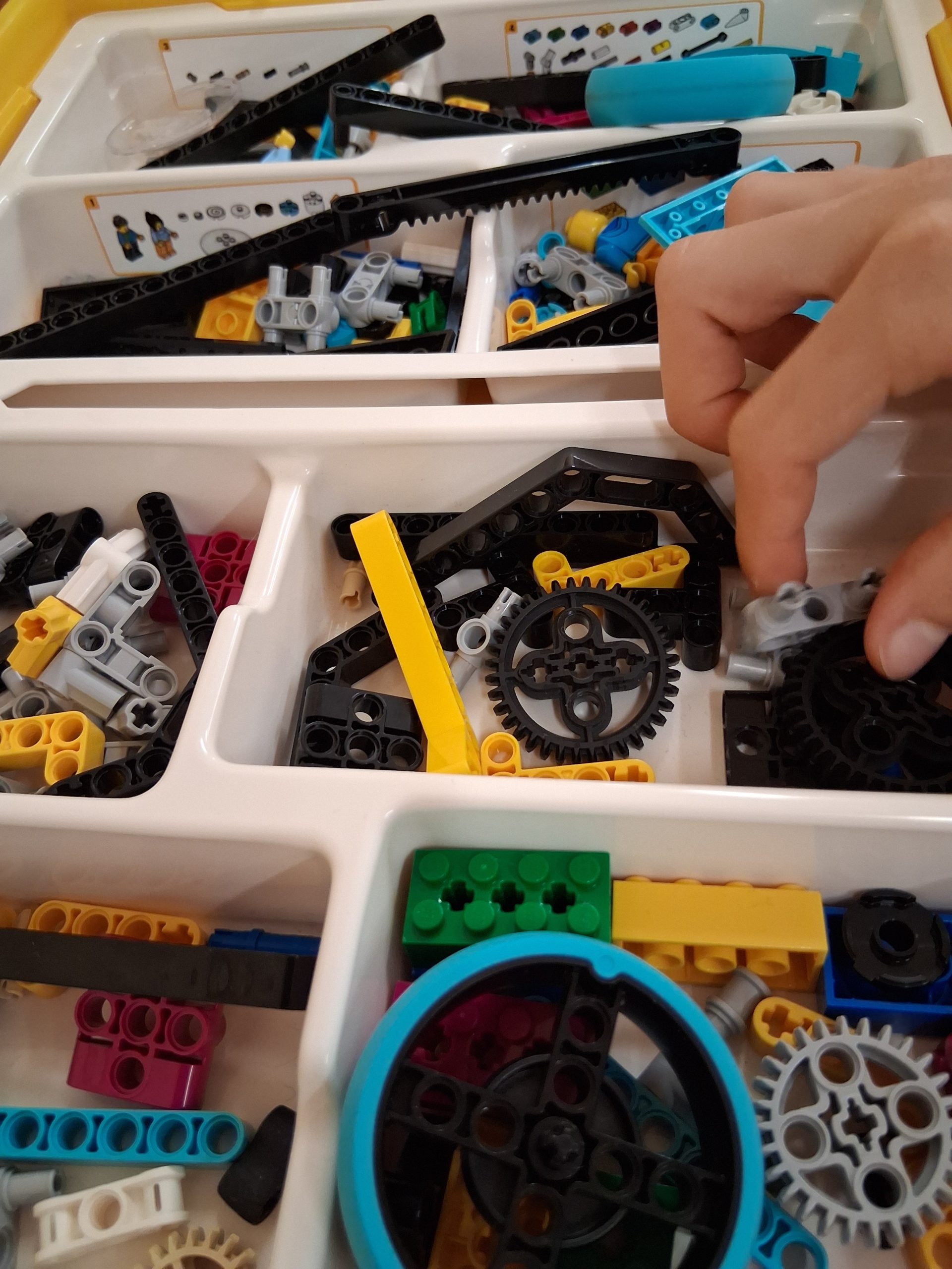 Pudełko z klockami lego