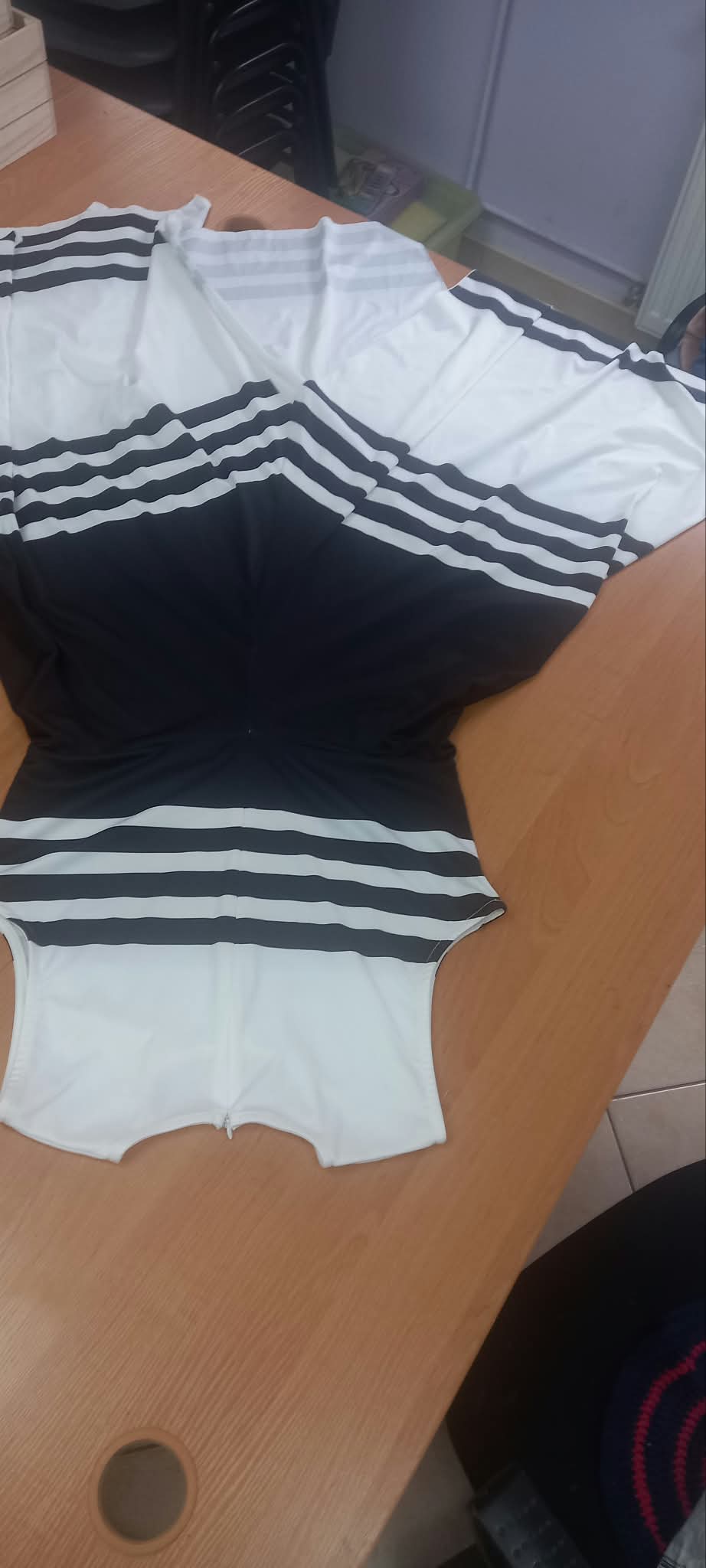 Wycięte fragmenty ubrań