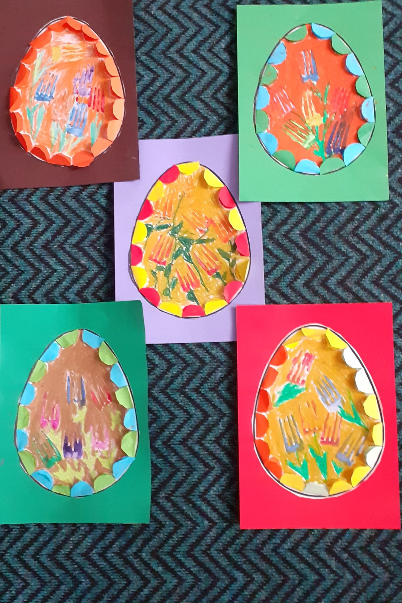 prezentacja 5 prac plastycznych przedstawiających JAJO jako symbol Wielkanocy