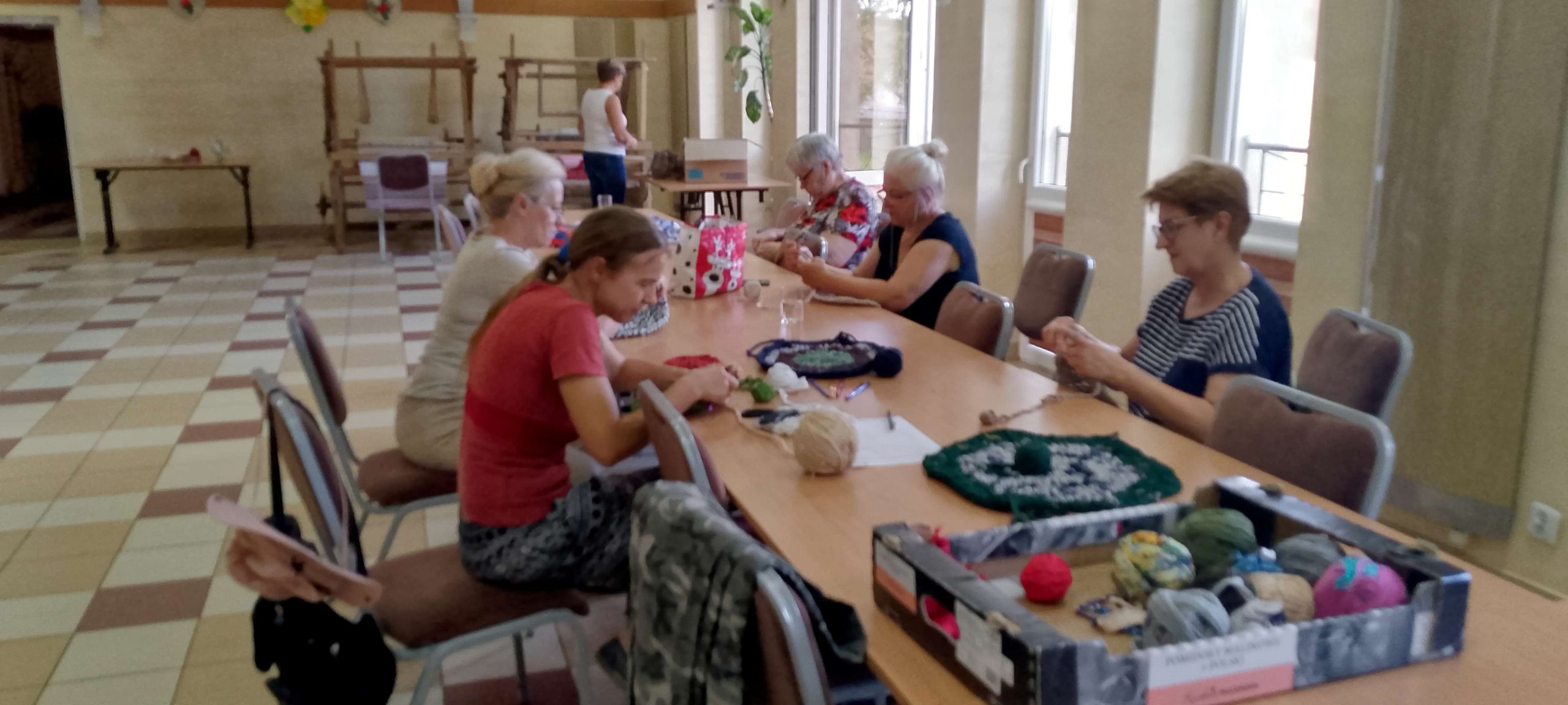 Kolejne spotkanie przy chodniczkach.