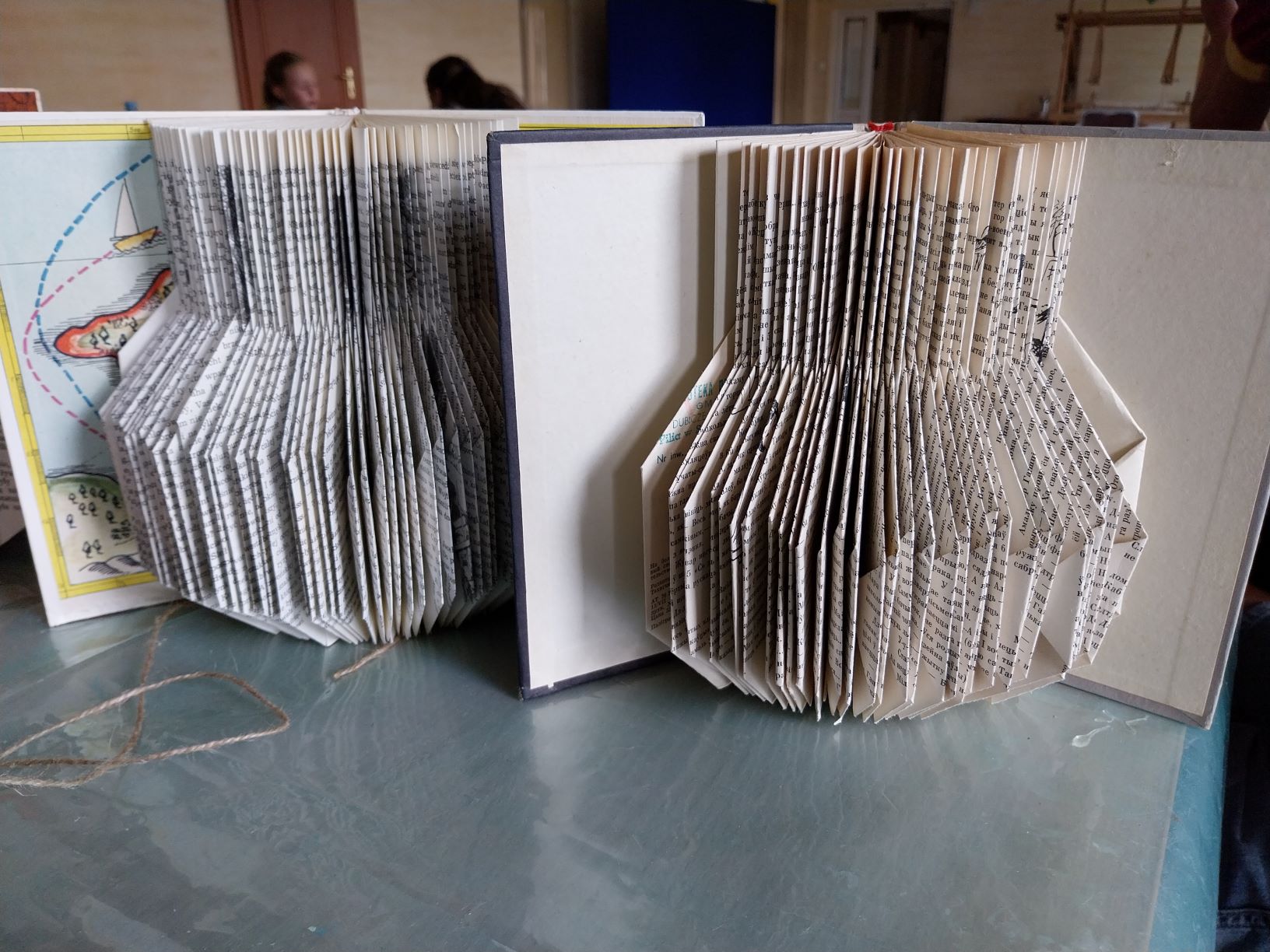 prezentacja złożonych książek techników book folding