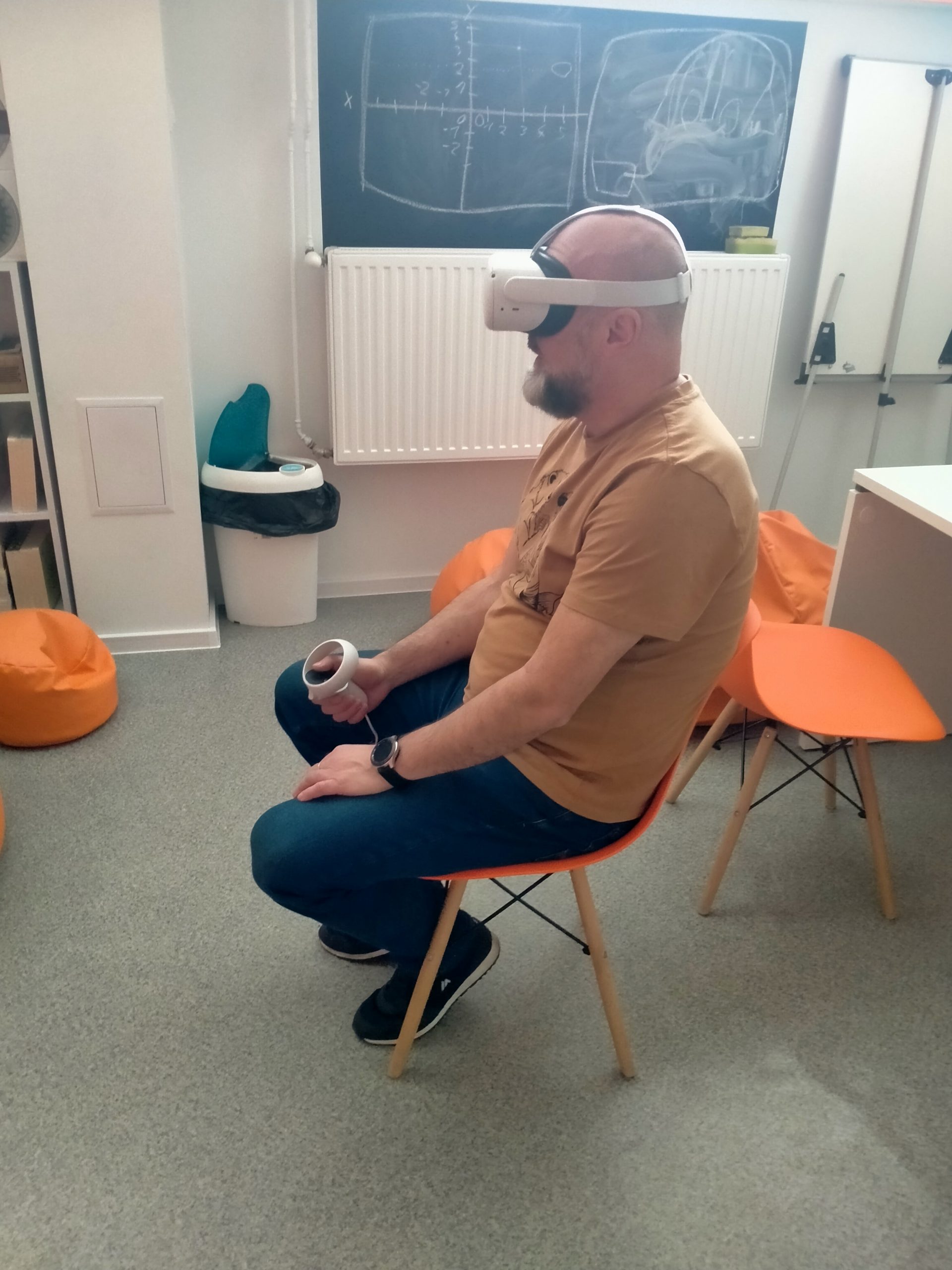 Osoba w goglach VR.